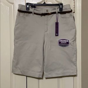 Gloria Vanderbilt Amanda Beige Shorts size 16 NWT